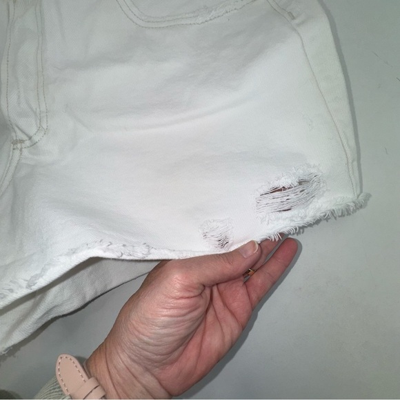 Universal Thread 90s Baggy Jean shorts White Distressed Size 14 - Picture 8 of 14